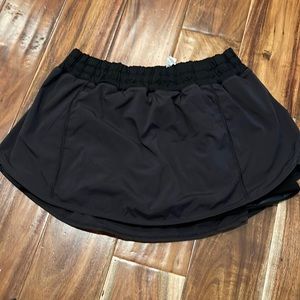 Size 10 lululemon ruffle skirt